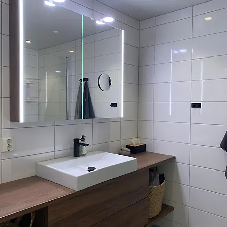 2 Bedrom By The Sea Appartamento Alta